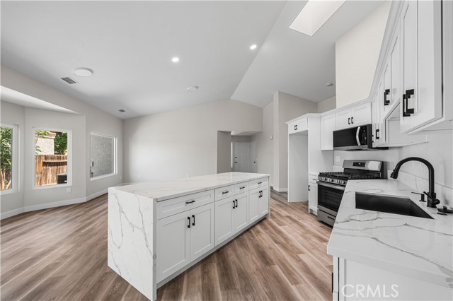 Detail Gallery Image 15 of 40 For 4009 E Avenue R13, Palmdale,  CA 93552 - 4 Beds | 2 Baths