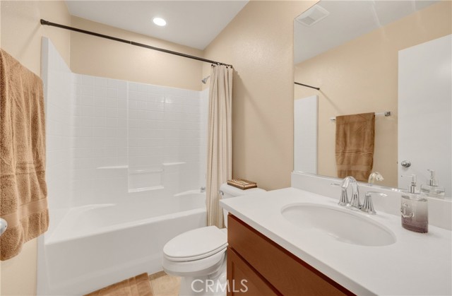 425 Gilia Street, Hemet CA: https://media.crmls.org/medias/da10fc83-4d07-419f-91f1-8db8c7a089b4.jpg