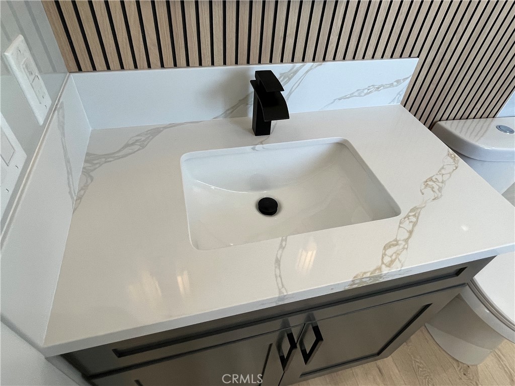 https://media.crmls.org/medias/da11551a-4250-4e24-8aa1-7dab55b86460.jpg?preset=X-Large