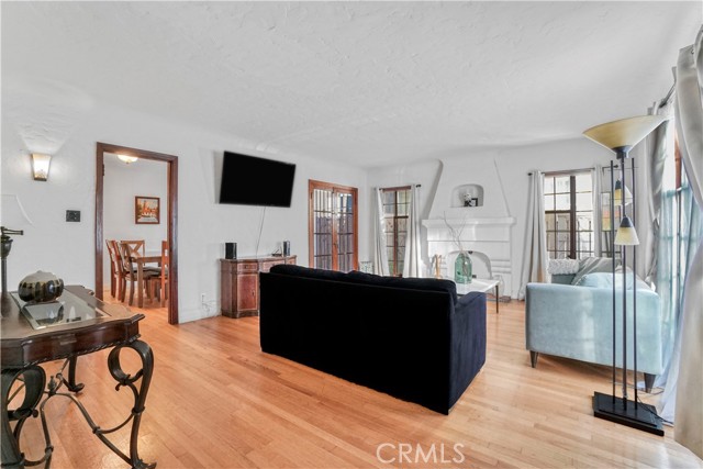 102 Bonito Avenue, Long Beach CA: https://media.crmls.org/medias/da11d5a2-15f4-4cb2-ae19-4467d8a392c0.jpg