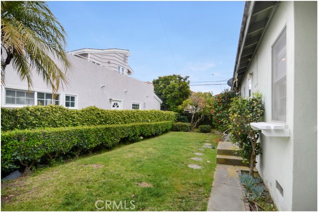 1314 Palm Avenue, Huntington Beach CA: https://media.crmls.org/medias/da123089-3831-4af7-b4e6-c1f4ae29e481.jpg