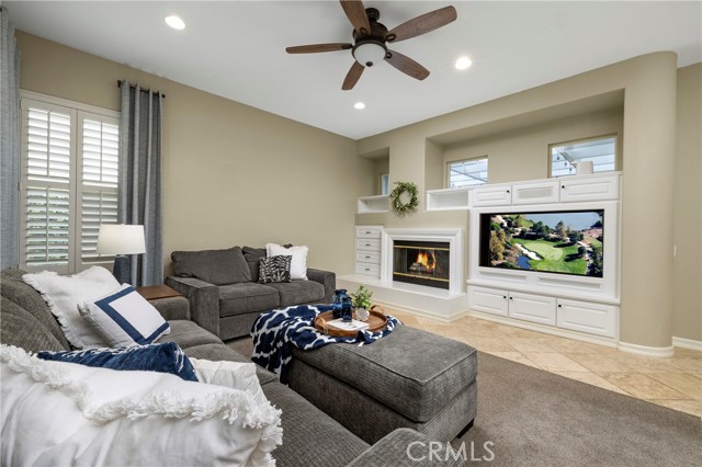 10 Spring Grove, Irvine CA: https://media.crmls.org/medias/da12cabb-e102-498b-a9d6-5e28bbf496e0.jpg