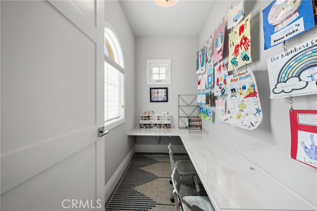 Image 33 of 47 For 6247 Ivar  