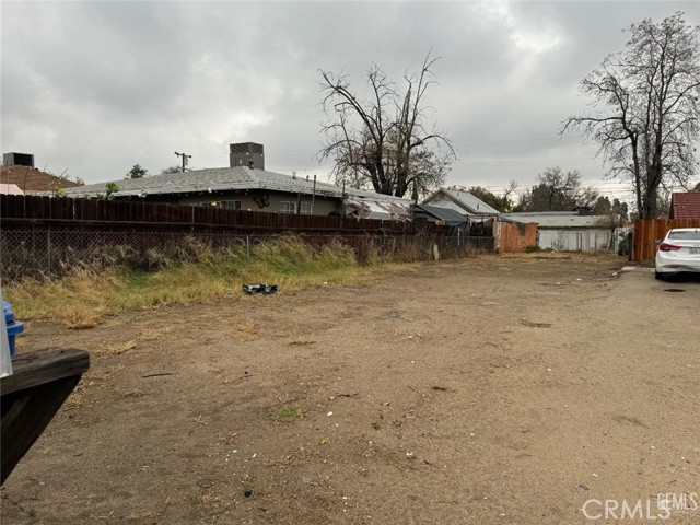 Detail Gallery Image 3 of 12 For 705 Irene St, Bakersfield,  CA 93305 - 2 Beds | 1 Baths