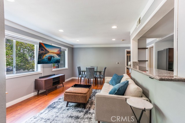 110 W Maple Street, Glendale CA: https://media.crmls.org/medias/da138375-35d0-4d43-8e39-45dcb6dc5806.jpg