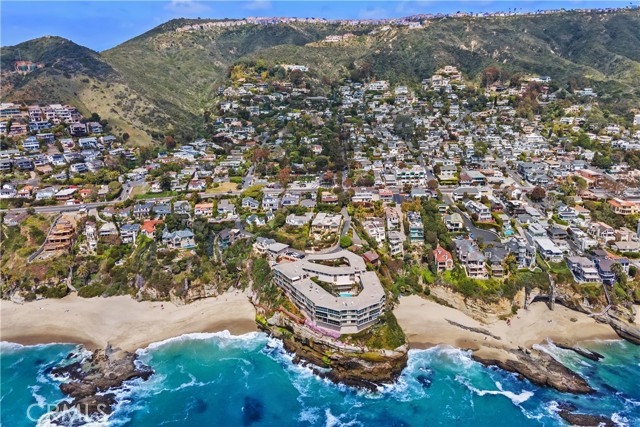 31588 Table Rock Drive, Laguna Beach CA: https://media.crmls.org/medias/da138bbf-6209-427d-bad2-3b6b447564b1.jpg