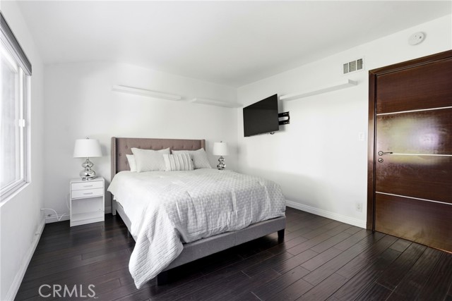 Detail Gallery Image 23 of 44 For 5836 Winnetka Ave, Woodland Hills,  CA 91367 - 4 Beds | 3 Baths