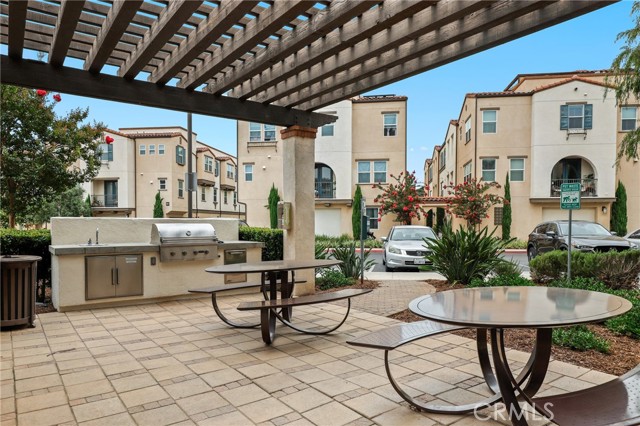 649 W Foothill Boulevard, Glendora CA: https://media.crmls.org/medias/da15601f-7878-4439-bf6c-32d75be21ee6.jpg
