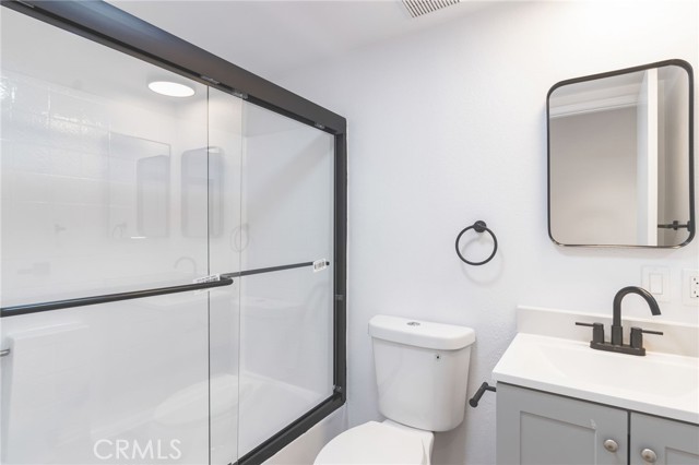 Detail Gallery Image 5 of 23 For 824 Centinela Ave #1,  Inglewood,  CA 90302 - 2 Beds | 2/1 Baths