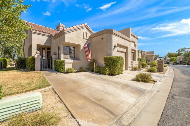 41961 Preston Trail, Palm Desert CA: https://media.crmls.org/medias/da170f87-c42a-45c3-b01f-2da7d993041d.jpg