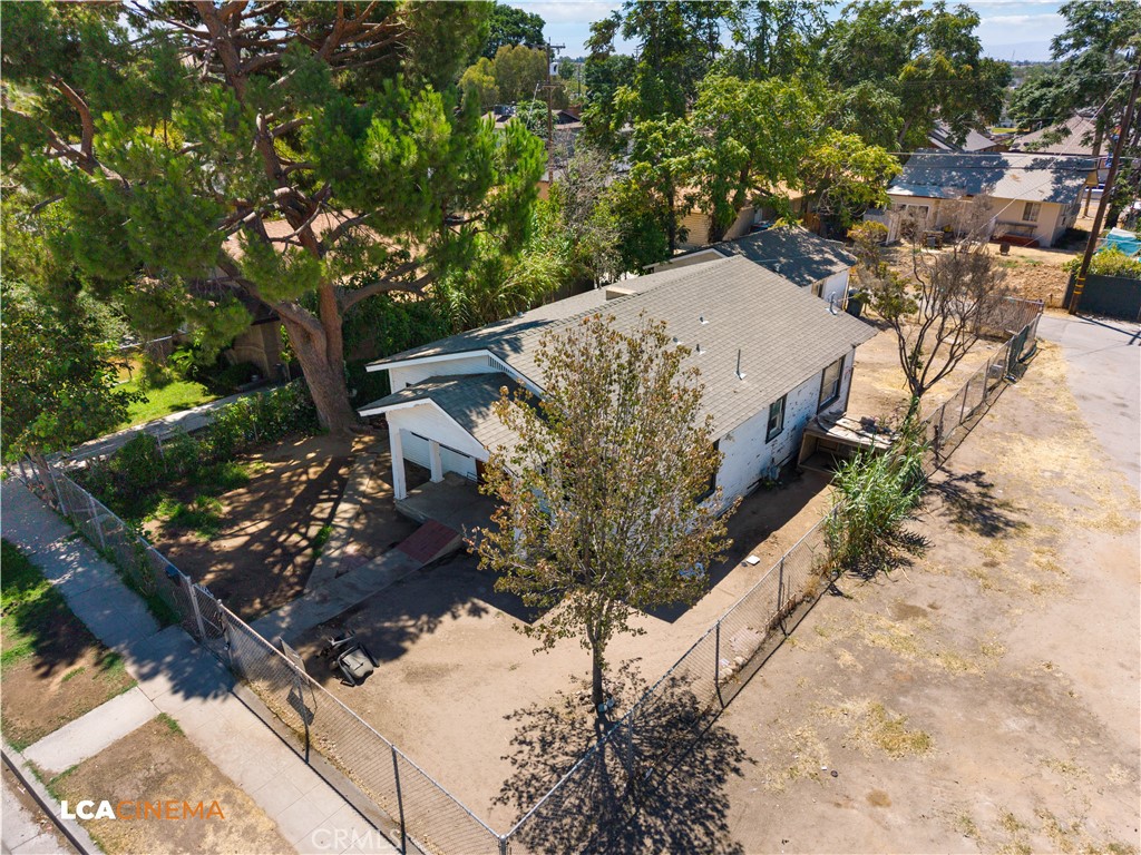 https://media.crmls.org/medias/da18351c-5b21-4c16-8f75-1c6d6c3bd59e.jpg?preset=X-Large