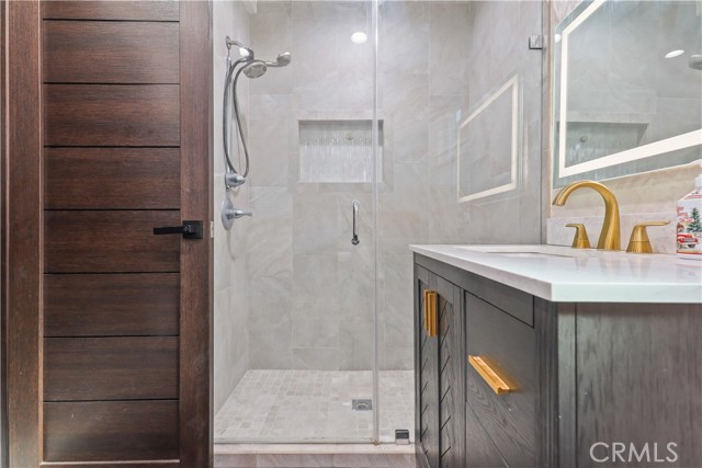 Image 23 of 40 For 2240 Parish  