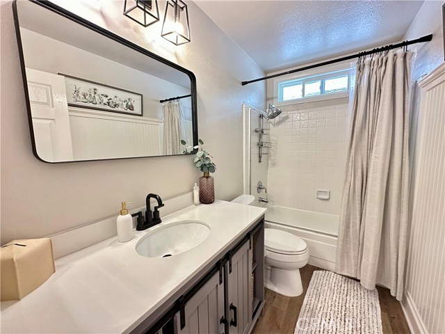 1842 Lake Street, Huntington Beach CA: https://media.crmls.org/medias/da18b826-0d25-4f97-8b16-99f3ea0afc0b.jpg