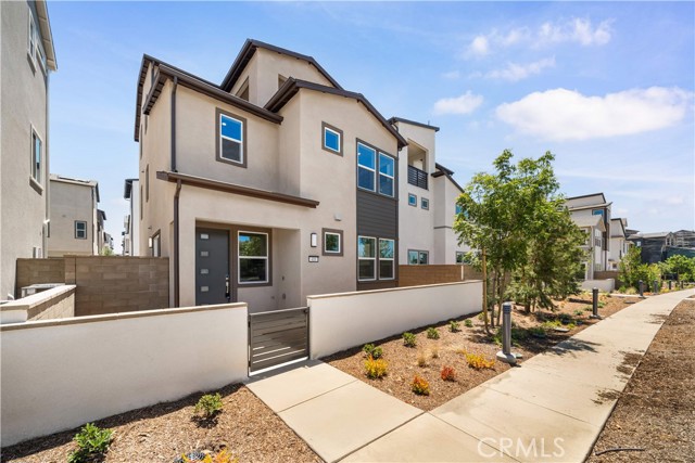 Detail Gallery Image 2 of 39 For 410 Lobata, Irvine,  CA 92618 - 4 Beds | 3/1 Baths