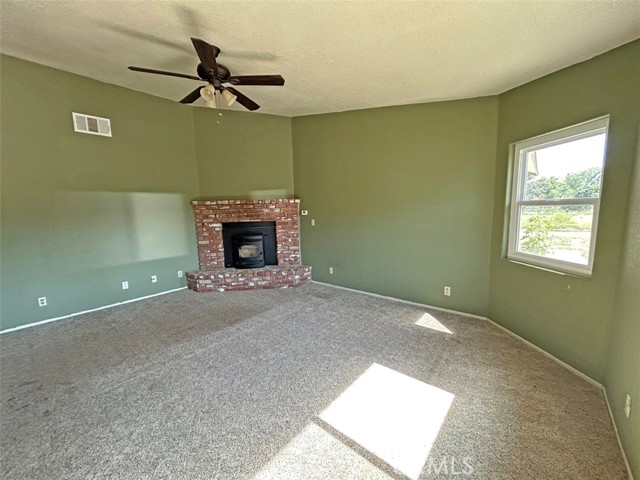 14402 Boxtree Street, Lake Hughes CA: https://media.crmls.org/medias/da190533-814a-4bae-b959-7e364f32b896.jpg