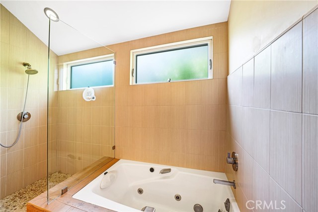 Detail Gallery Image 45 of 56 For 10707 Rochester, Los Angeles,  CA 90024 - 3 Beds | 3 Baths