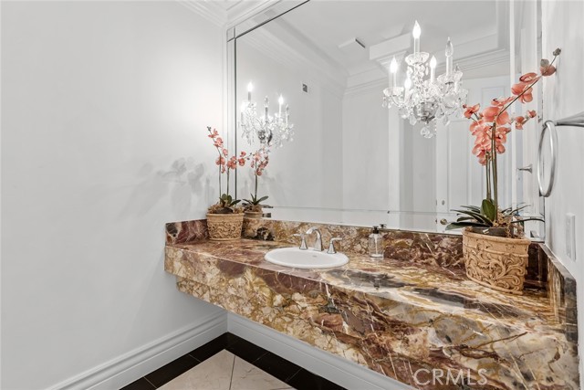 Detail Gallery Image 9 of 31 For 5267 Newcastle Ln, Calabasas,  CA 91302 - 6 Beds | 6 Baths