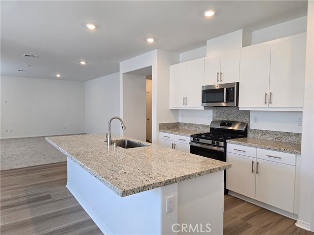 Detail Gallery Image 7 of 47 For 27047 Lost Palm St, Menifee,  CA 92585 - 4 Beds | 3/1 Baths