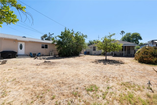 6252 Camellia Avenue, North Hollywood CA: https://media.crmls.org/medias/da19b9fb-0b42-4e59-b1e4-92d0c2bc1ae4.jpg