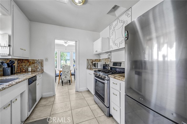2451 Graydon Avenue, Monrovia CA: https://media.crmls.org/medias/da1b1fd0-fd71-4b39-ae96-4e262364fac4.jpg