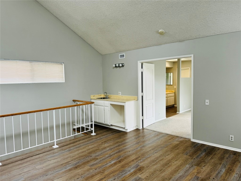 Detail Gallery Image 12 of 26 For 1304 Alabama St, Huntington Beach,  CA 92648 - 3 Beds | 2/1 Baths