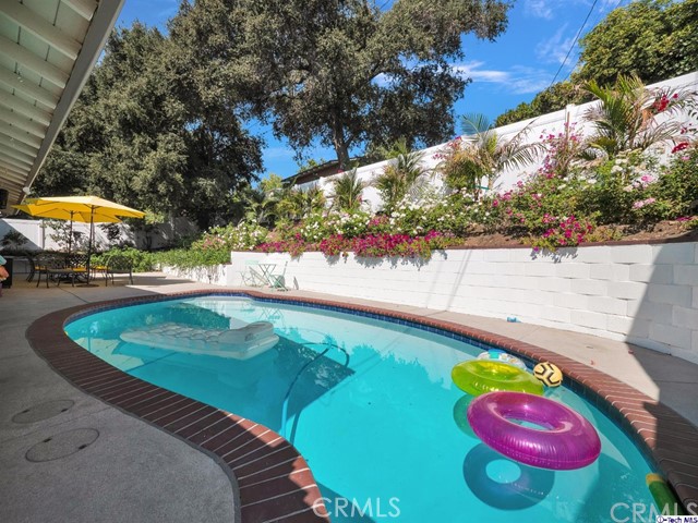 3825 Los Amigos Street, La Crescenta CA: https://media.crmls.org/medias/da1c8e1f-f868-498c-9766-4d1b4c02929f.jpg