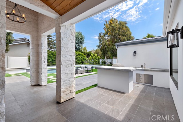 Detail Gallery Image 38 of 40 For 2507 Alta Vista Dr, Newport Beach,  CA 92660 - 5 Beds | 4/1 Baths