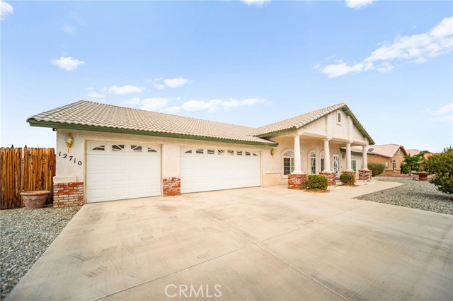 12710 Yorkshire Drive, Apple Valley CA: https://media.crmls.org/medias/da1cd831-50df-41be-93ec-5cb29b8a1717.jpg
