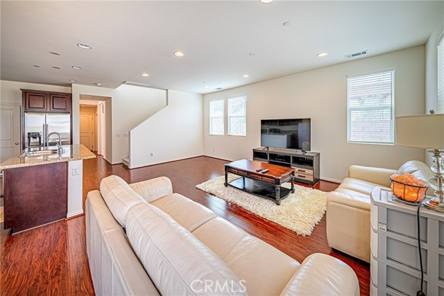 Detail Gallery Image 7 of 50 For 26908 Trestles Dr, Canyon Country,  CA 91351 - 4 Beds | 3 Baths