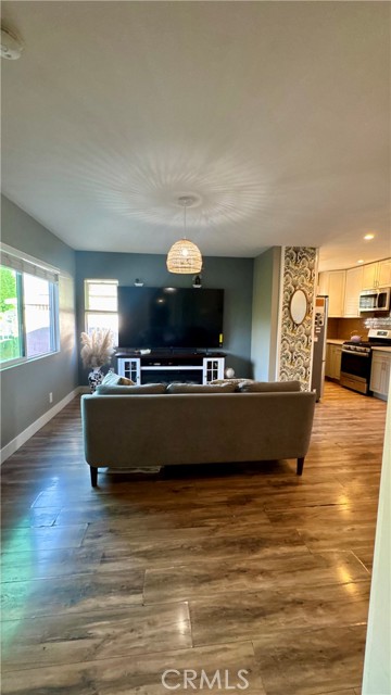 806 E 91st, Los Angeles CA: https://media.crmls.org/medias/da1ed12c-be66-44dc-a951-fda71605dbdd.jpg