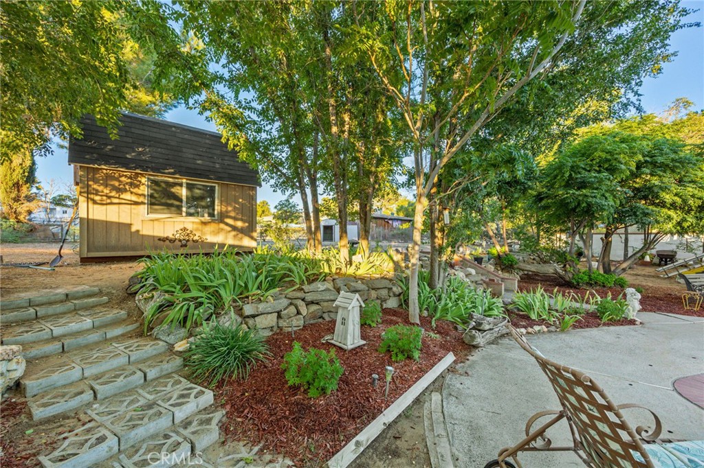 https://media.crmls.org/medias/da1f674c-bb84-4e6a-9608-cfde0e515bfa.jpg?preset=X-Large