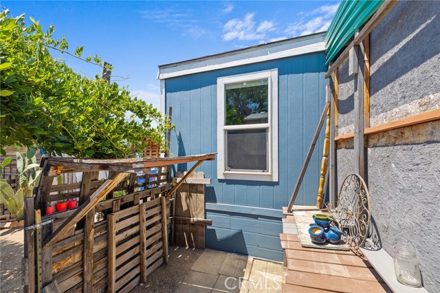 1097 N State Street, Hemet CA: https://media.crmls.org/medias/da1f98ed-617c-4f9d-be9a-57c3c8672e79.jpg