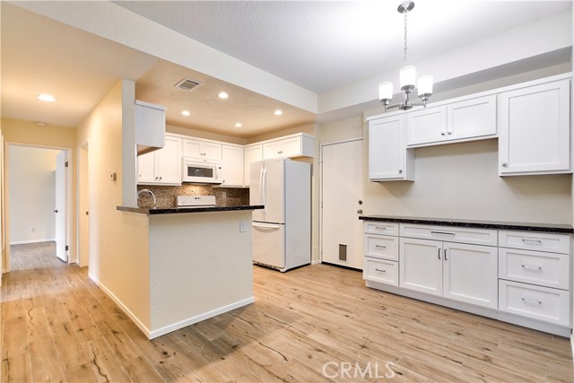 Detail Gallery Image 10 of 28 For 10 Carmesi, Rancho Santa Margarita,  CA 92688 - 2 Beds | 2 Baths