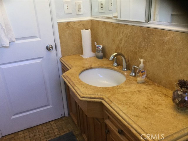 Detail Gallery Image 9 of 16 For 20957 Community St, Canoga Park,  CA 91304 - 3 Beds | 2 Baths