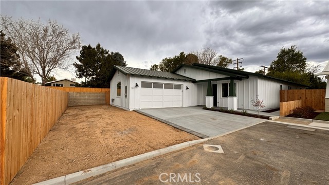 Detail Gallery Image 1 of 27 For 782 Pivot Pl, Bishop,  CA 93514 - 4 Beds | 3 Baths