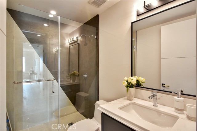 Detail Gallery Image 9 of 18 For 189 S Allen Ave #1,  Pasadena,  CA 91106 - 4 Beds | 3/1 Baths