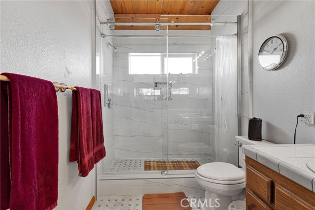 Detail Gallery Image 17 of 42 For 10328 El Centro, Oak Hills,  CA 92344 - 5 Beds | 4 Baths