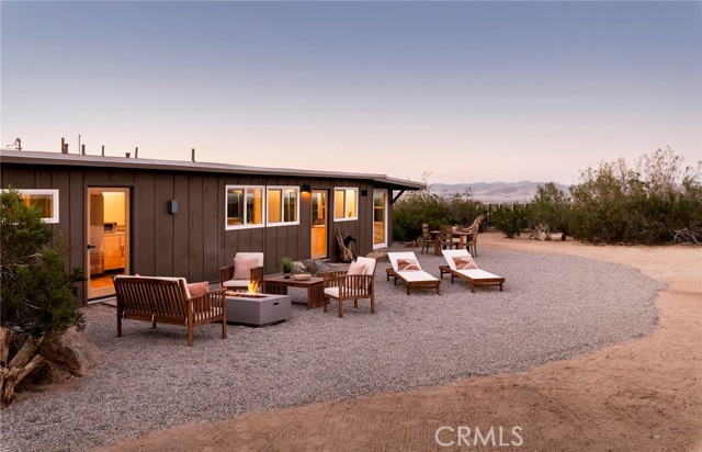 70315 Indian Trail, 29 Palms CA: https://media.crmls.org/medias/da226d79-3812-4401-91e1-8214373d823c.jpg