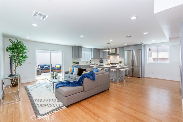 18308 Grevillea Avenue, Redondo Beach, California 90278, 3 Bedrooms Bedrooms, ,Residential,Sold,Grevillea,SB22120733