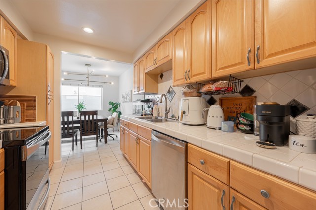 Detail Gallery Image 15 of 40 For 4637 Willis #110,  Sherman Oaks,  CA 91403 - 2 Beds | 2 Baths