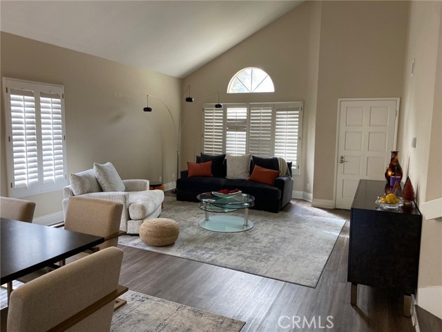 Detail Gallery Image 2 of 14 For 10 Trapani, Irvine,  CA 92614 - 3 Beds | 2/1 Baths