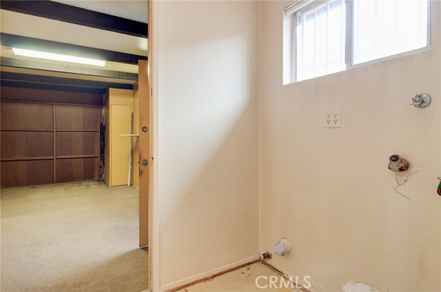 1924 W Secrest Way, Santa Ana CA: https://media.crmls.org/medias/da23a03a-b7cc-4e15-b648-e881c0c115a4.jpg