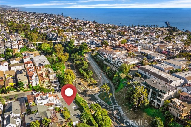 2516 Bayside Drive, Corona del Mar CA: https://media.crmls.org/medias/da241ec4-d0bd-4548-9d92-48334526f471.jpg