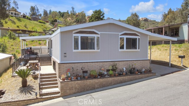 24425 Woolsey Canyon Road, West Hills CA: https://media.crmls.org/medias/da245e8b-3b06-43bd-a33b-867113d43933.jpg