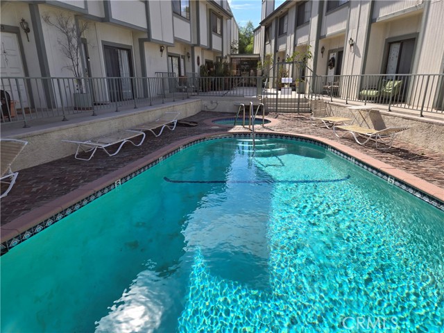 Detail Gallery Image 21 of 21 For 22865 Del Valle St #1,  Woodland Hills,  CA 91364 - 2 Beds | 2/1 Baths