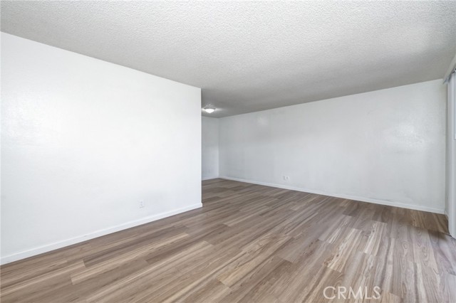 Detail Gallery Image 8 of 20 For 1221 N Peach Ave #101,  Fresno,  CA 93727 - 2 Beds | 1 Baths