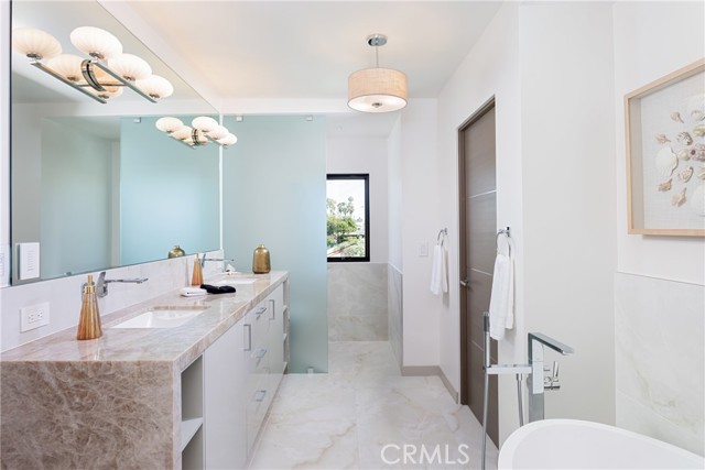 Detail Gallery Image 20 of 30 For 356 Dahlia Place, Corona Del Mar,  CA 92625 - 3 Beds | 3/2 Baths