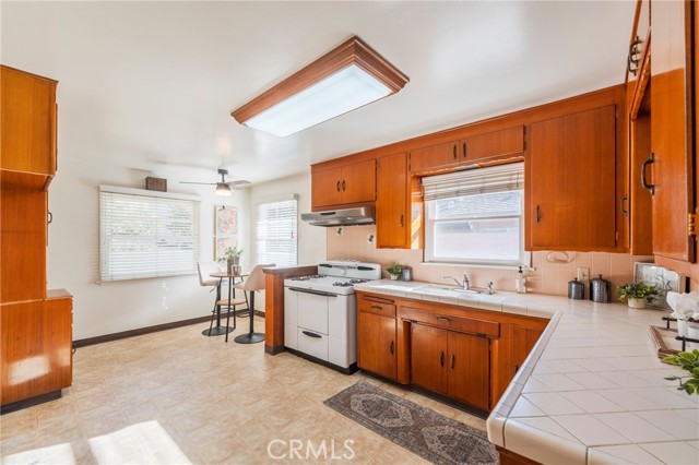 Detail Gallery Image 8 of 46 For 1241 S Walnut, Anaheim,  CA 92802 - 3 Beds | 2 Baths