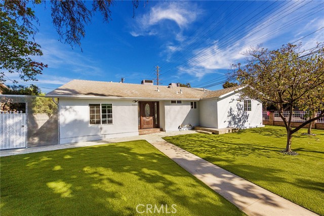 Detail Gallery Image 1 of 14 For 5202 Woodman Ave, Sherman Oaks,  CA 91401 - 5 Beds | 4 Baths