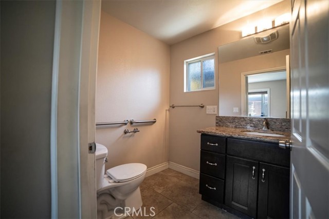 Detail Gallery Image 10 of 28 For 1913 W Beacon Ave, Anaheim,  CA 92804 - 5 Beds | 3 Baths